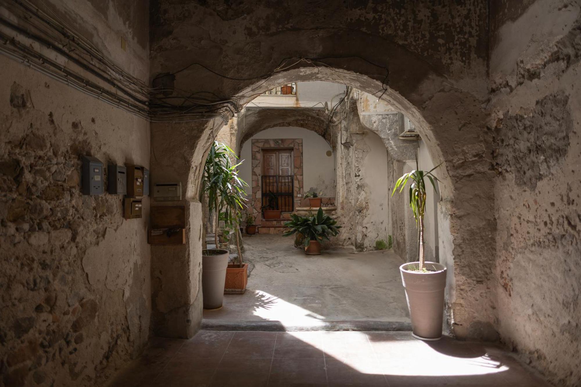 Cortile Gioeni Apartment Cefalù Eksteriør bilde